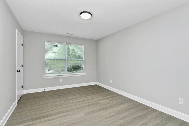 Building Photo - 2732 Catalina Ave