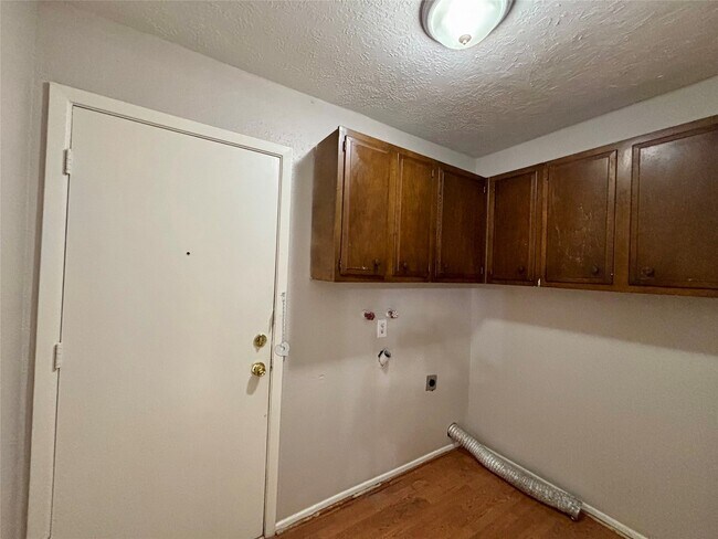 Building Photo - 4426 Hirschfield Rd