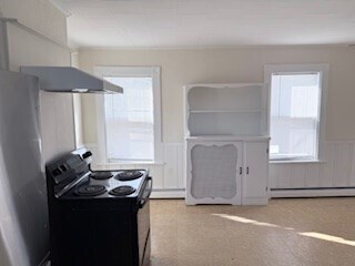 Building Photo - 445 Main St