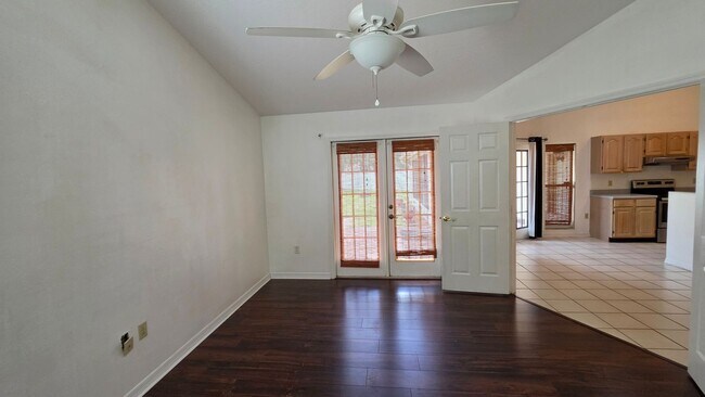 Building Photo - 3 Bed, 3 Bath, 2 Car garage.