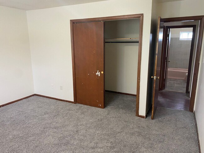 Building Photo - 1542 S Sonora Dr