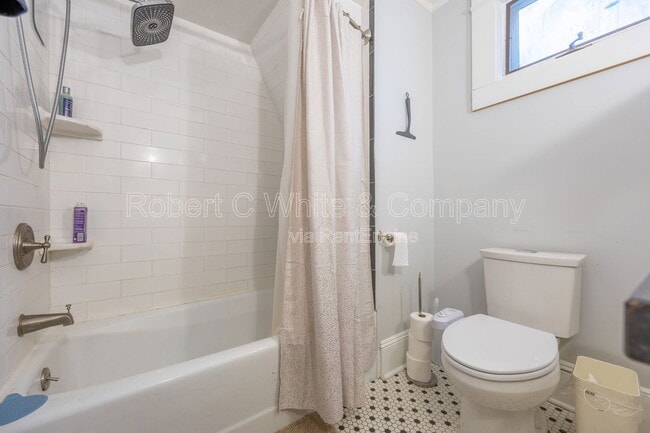 Building Photo - 139 Grove St