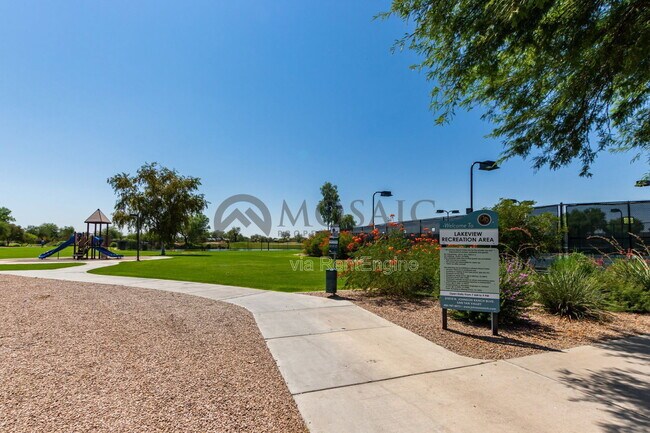 Building Photo - 1004 E Cowboy Cove Trail