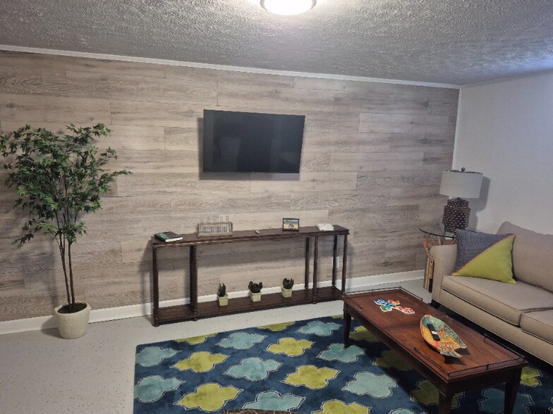 Building Photo - 1218 Greenwood Dr