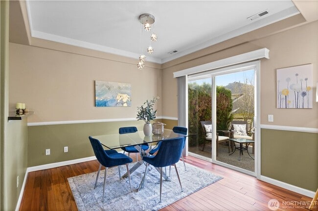 Building Photo - Town house available in desirable woodinville