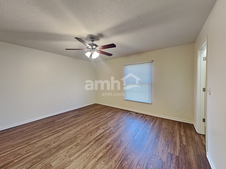 Building Photo - 7888 Edgewater Dr