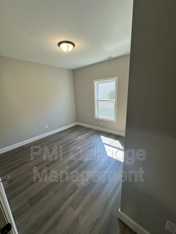 Building Photo - 955 Winter Ridge Dr