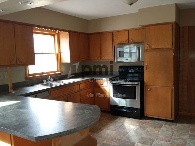 Building Photo - 1483 Greendell Dr