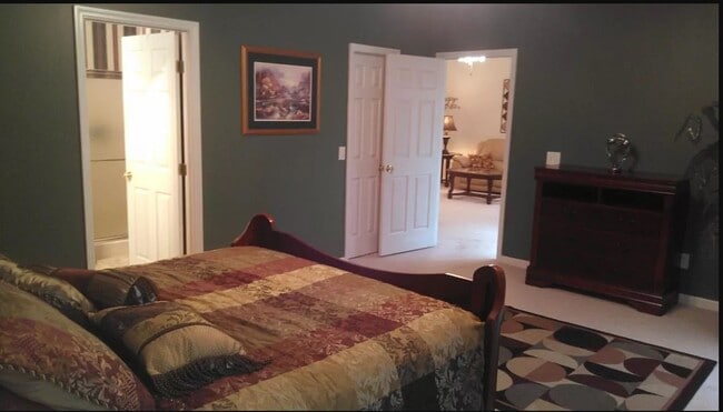 Building Photo - 813 SE Halstead Ct