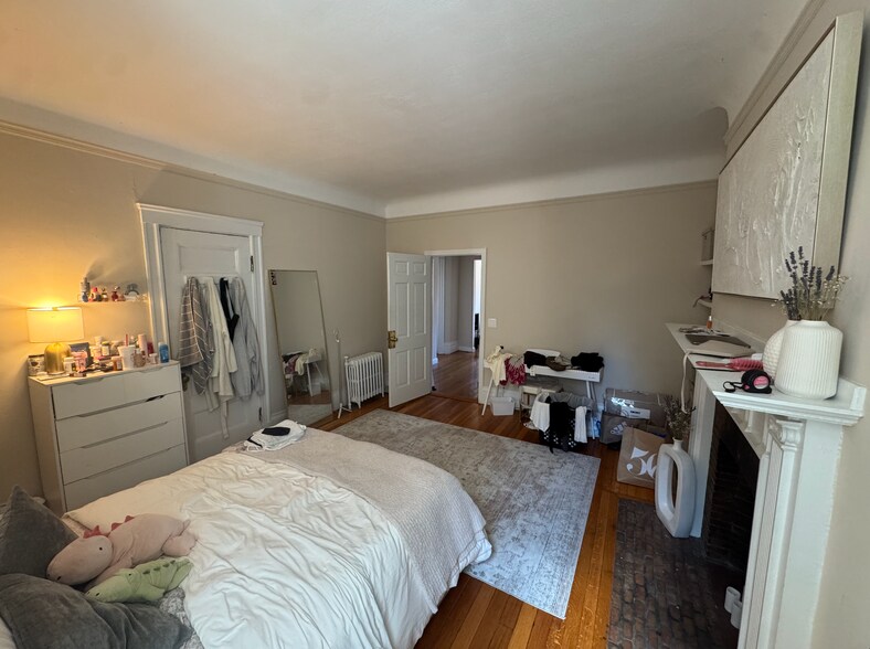 Building Photo - 479 Beacon St