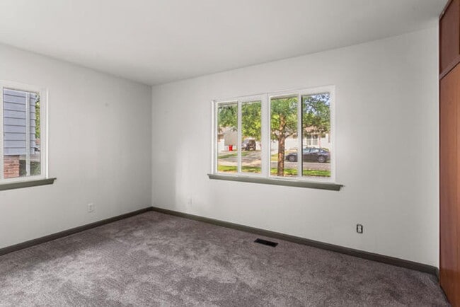 Building Photo - Fully remodeled 3 Bedroom - Available Now