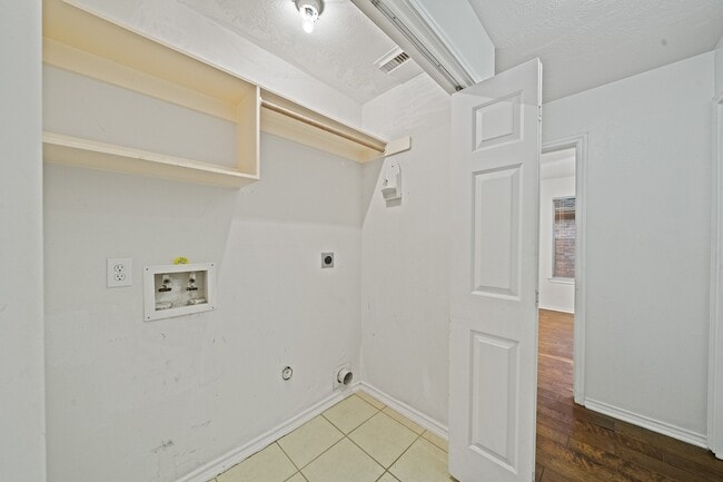 Building Photo - 13130 Eldridge Meadow Dr