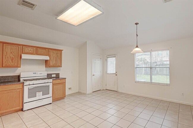 Building Photo - 5815 Plantation Crest Dr