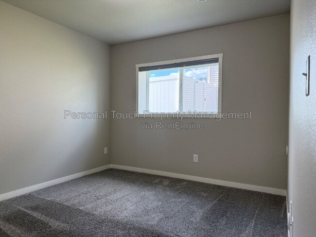 Building Photo - 1067 Barnes Dr W