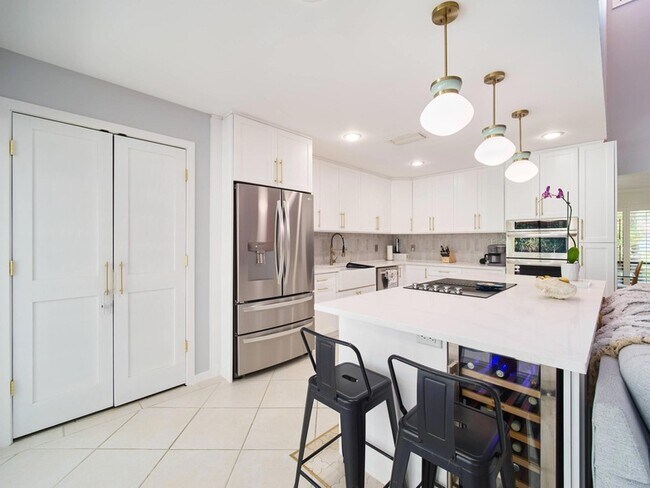 Building Photo - 2281 SW Starling Dr