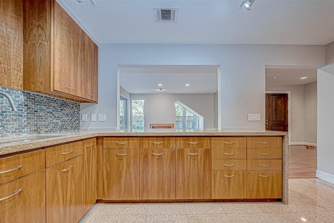 Building Photo - 316 Litchfield Ln