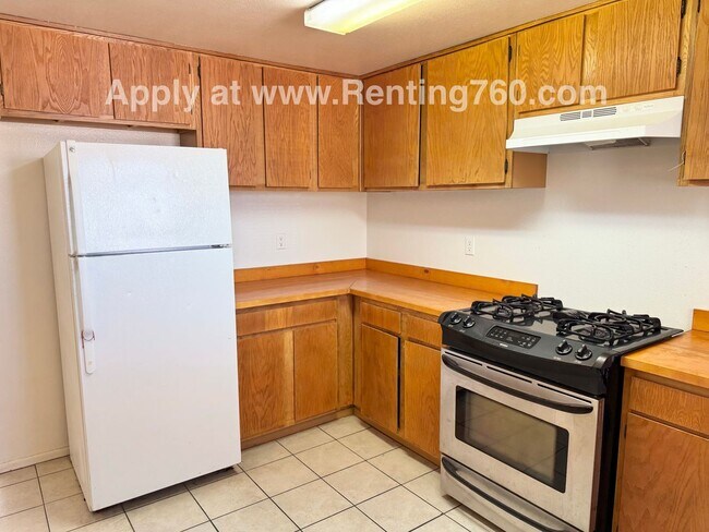 Building Photo - Spacious 2 Bed 1 Bath Home With Indoor Lau...