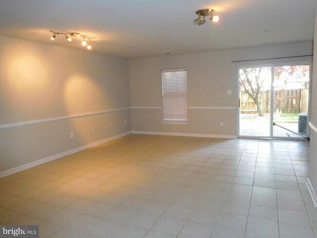 Building Photo - 1941 Fieldstone Way