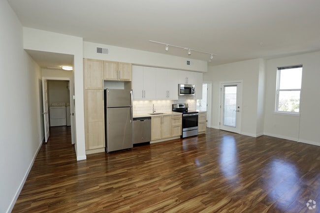 1BR, 1BA - 732 SF - 201Lofts