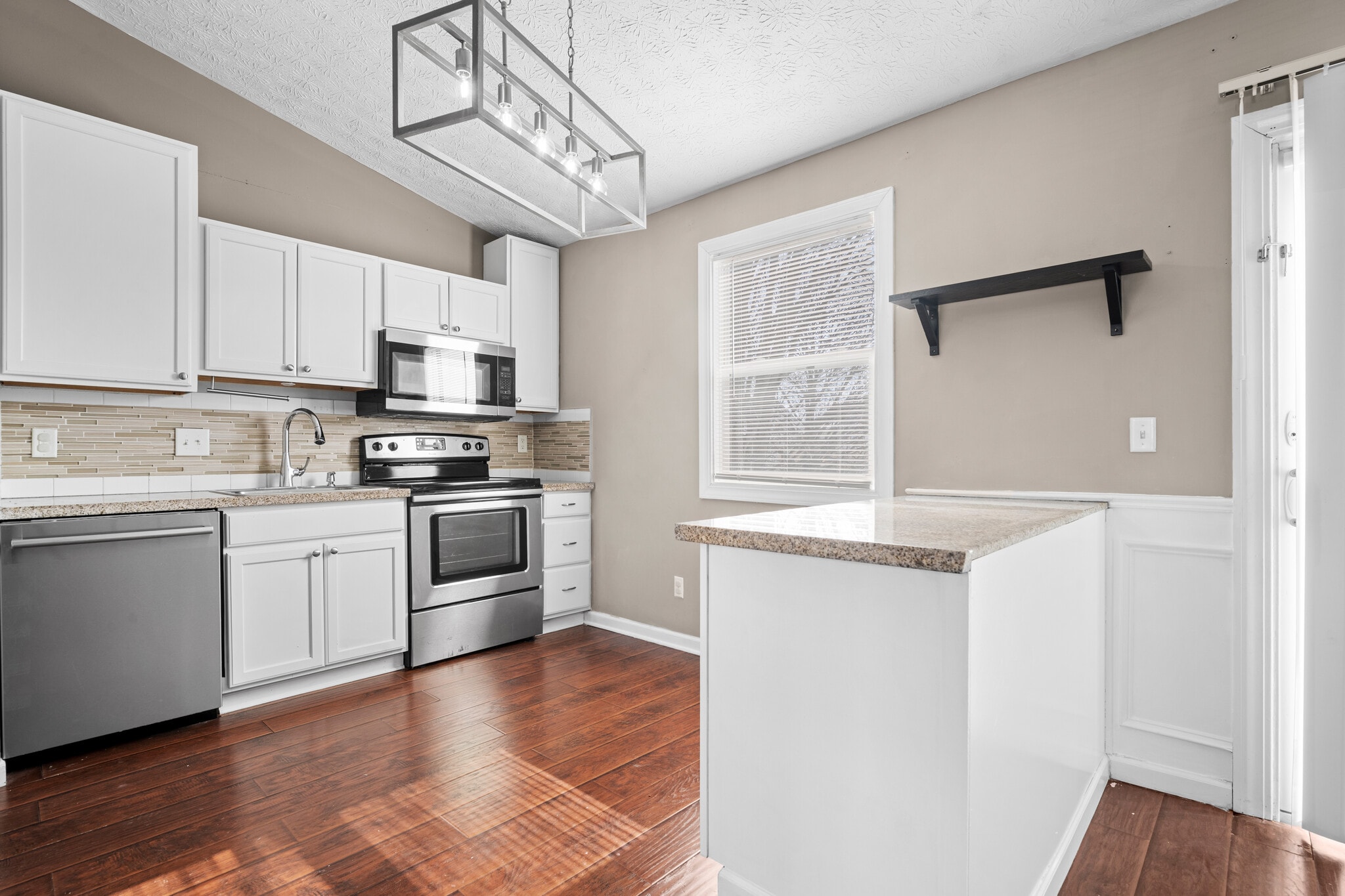 Building Photo - 6069 Northbend Dr