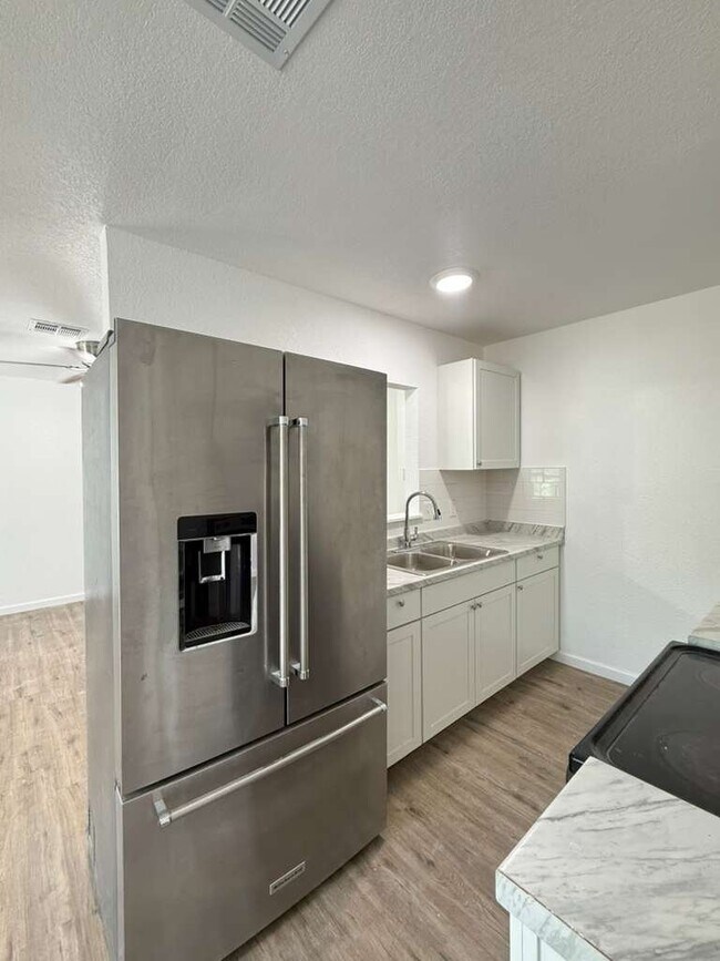 Building Photo - 5331 Beryl Cove