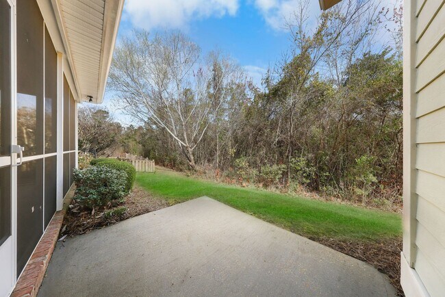 Building Photo - ~ COMPASS POINTE ~