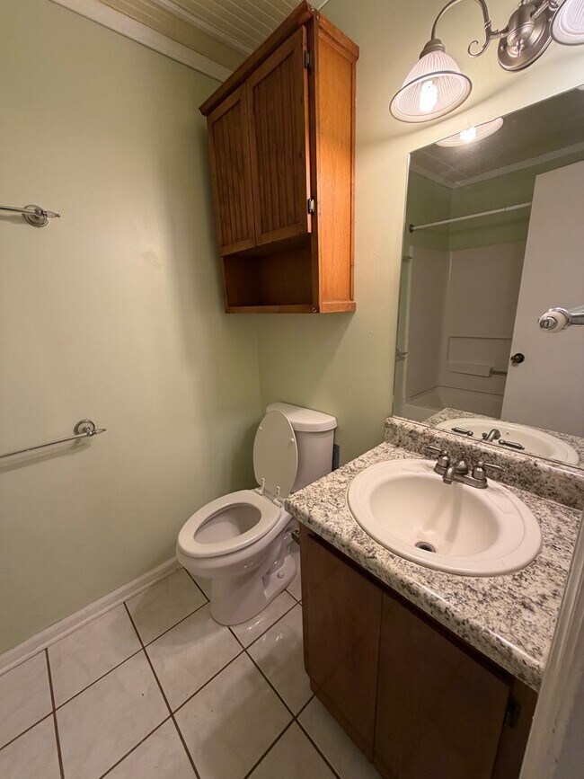 Building Photo - FOR RENT