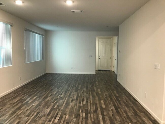 Building Photo - Beautiful home in Natomas, 3+2.5, 2-story, 2-car tandem garage, close to fwy & shopping
