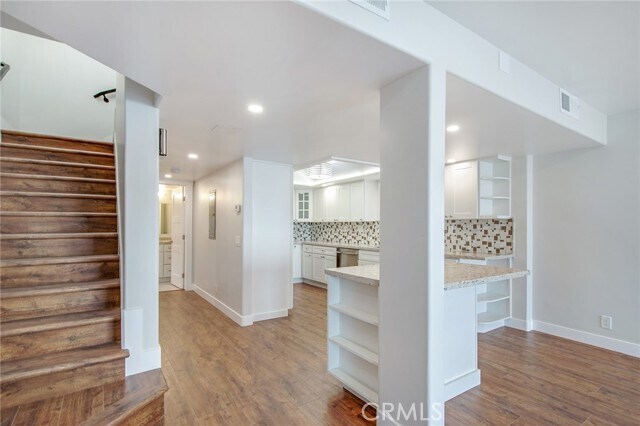 Building Photo - 925 Quivera St