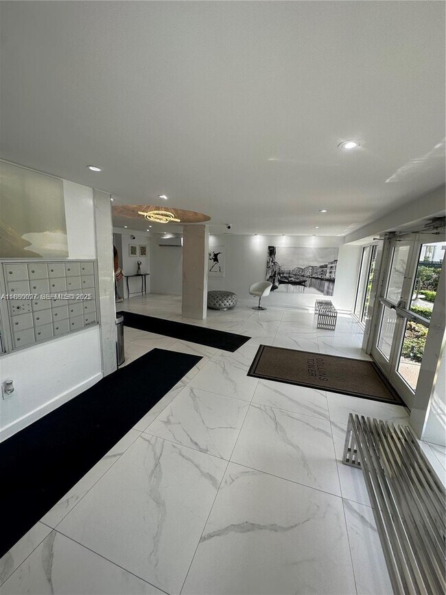 Building Photo - 720 Collins Ave