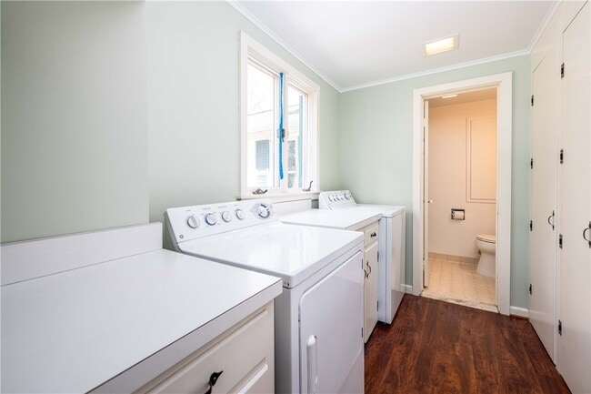 Building Photo - 1253 Fairport Rd