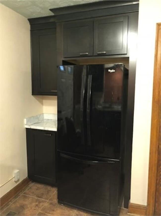 Building Photo - Charming Two Bedroom Close to Kanawha Boul...