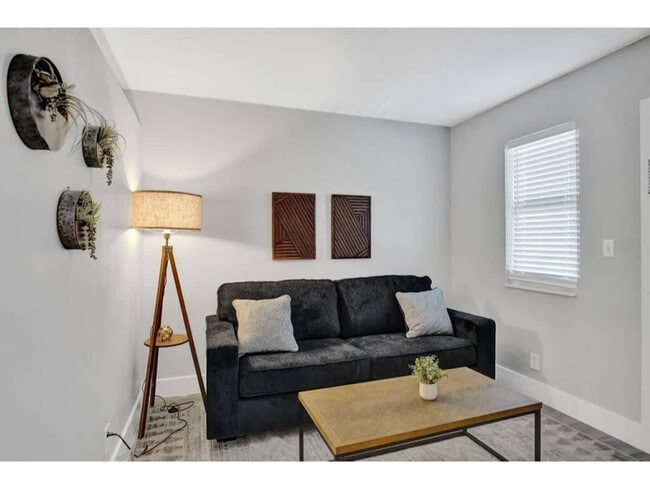 Building Photo - 50 Davie Blvd