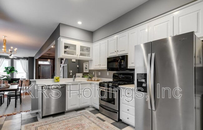 Building Photo - 228 N 32nd St