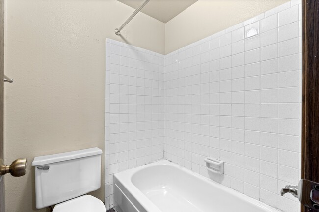 master en suite bath - 3061 W 92nd Ave