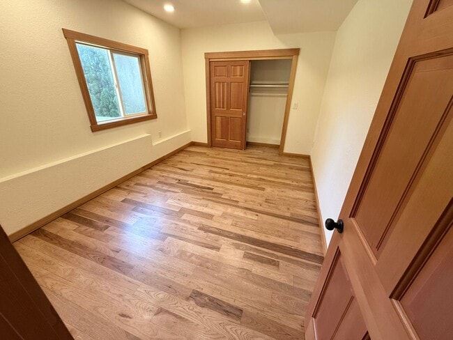 Building Photo - Beautiful 4 Bed, 2 Bath Single Family Home 2 Attached Car Garage and Laundry In Unit!