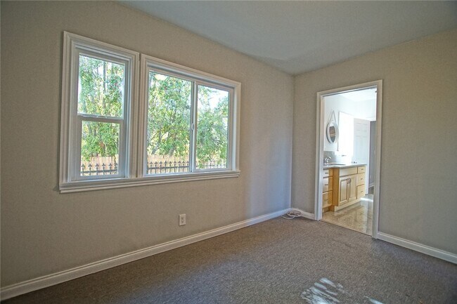 Building Photo - 3915 Fredonia Dr