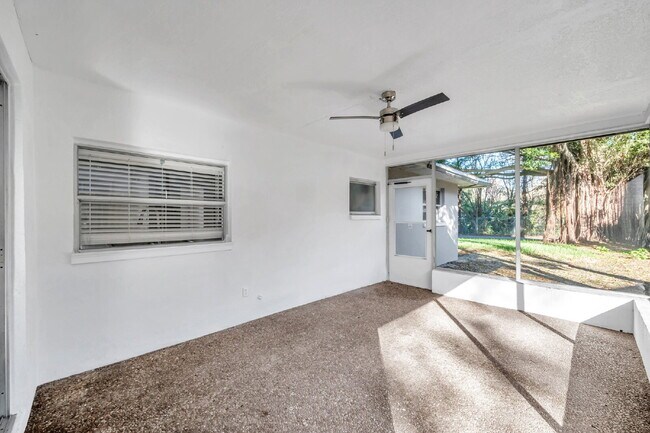 Building Photo - Modern, Move-In-Ready 3/2 Home with Spacious Yard & Garage |