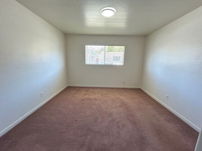 Building Photo - 960 Suiter St