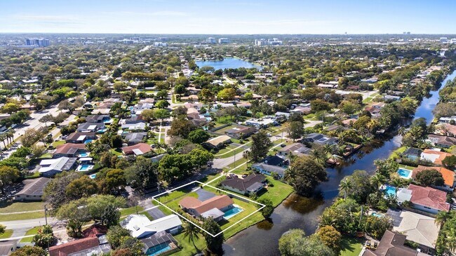 Building Photo - 1120 Renmar Dr