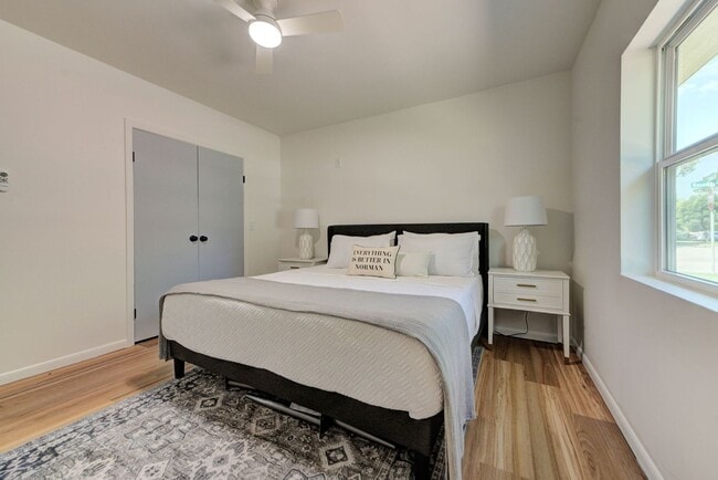 Building Photo - Fully Renovated 4 Bed, 2 Bath Just Minutes from Campus