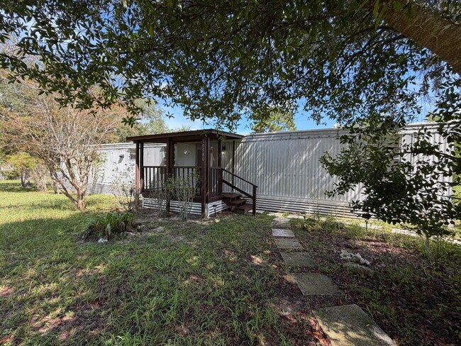 Building Photo - Move-In Ready 2-Bedroom 2 Bath home on One Acre!