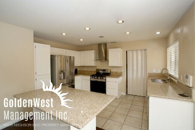 Building Photo - Elegant Cozy 3Bdm 2.5Ba Home in Las Vegas!