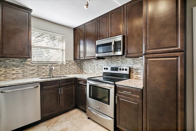 Building Photo - Beautiful home in desirable San Marco area!