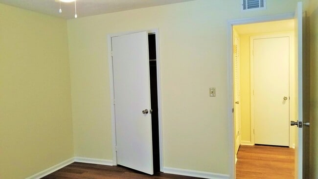Building Photo - 3212 Springfield Dr