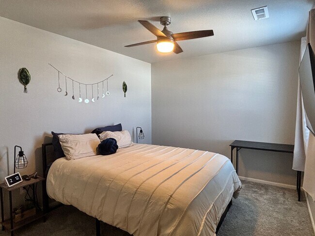 Building Photo - Modern Living with Solar Savings: Spacious 4BR Home in Douglas County