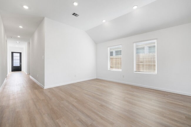 Building Photo - 30342 Centipede Grv Ln