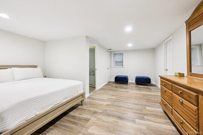 Building Photo - 6 Carol Ln