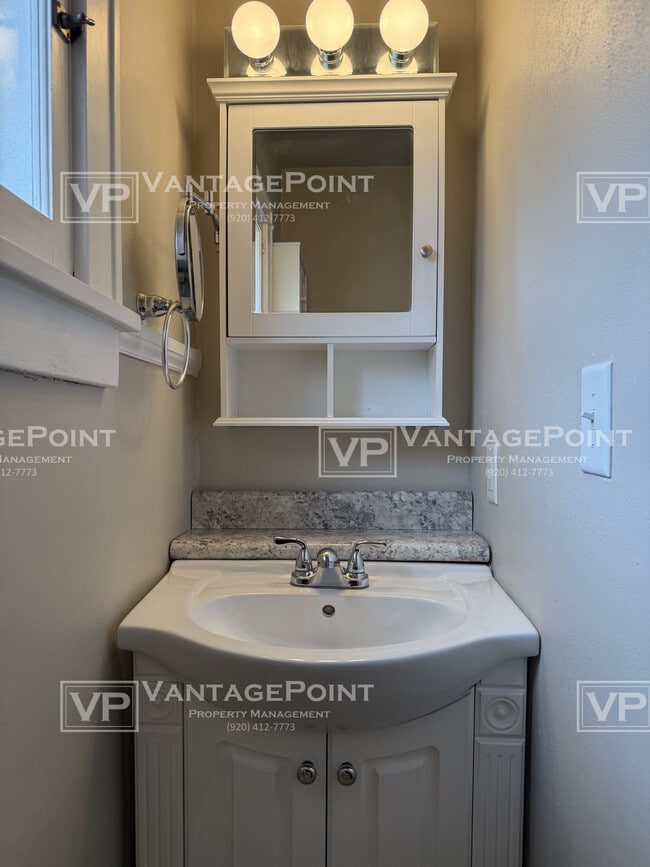 Building Photo - 1012 W Spring St