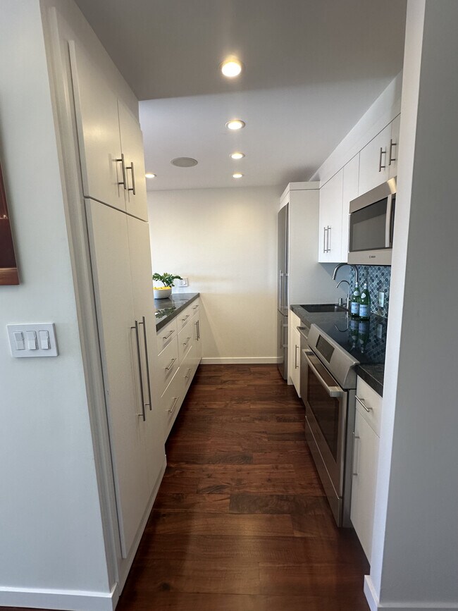 Building Photo - 1177 California St